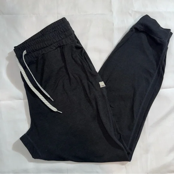 Vuori Joggers with White Drawstring - Picture 5 of 5